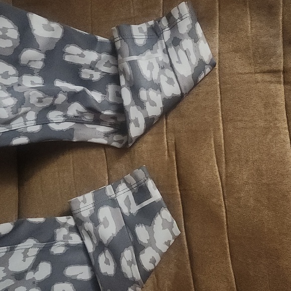 The North Face Girl's FlashDry Geometric Print Leggings Size Medium 10/12 Gray - Picture 4 of 7